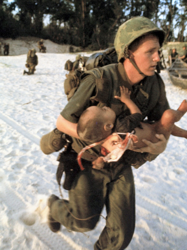 http://2.bp.blogspot.com/-nurtpGUgZIA/UDdCZl0aMQI/AAAAAAAABto/97I_HneMy9s/s1600/paul-schutzer-us-marine-medic-running-along-beach-with-injured-vietnamese-infant-under-fire-during-vietnam-war.jpg