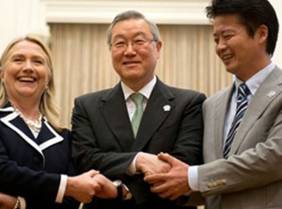 http://www.vietvungvinh.com/2013/images/stories/2013-01/Other/Hillary-Clinton-Sung-hwan-Koichiro-Gemba_thumb_medium315_234.jpg