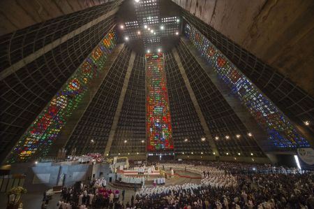 http://dantri4.vcmedia.vn/yT0YJzvK8t63z214dHr/Image/2013/07/72/rio-cathedral-5d678.jpg