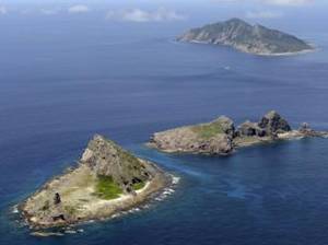 Ba đảo Uotsuri (phía trên), Kitakojima et Minamikojima, thuộc quần đảo Senkaku/Điếu Ngư