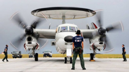Máy bay cảnh báo sớm E-2C của lực lượng tự vệ trên không Nhật Bản