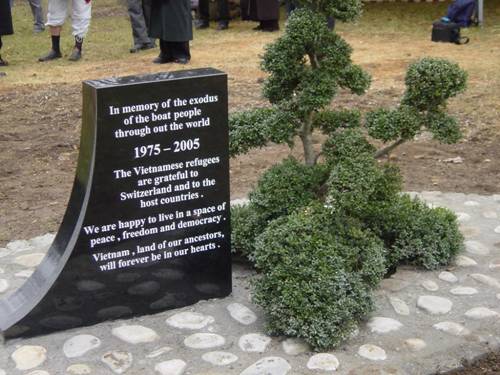 http://www.vnbp.org/vietnamese/memorial/monuments/geneva/geneve3.jpg