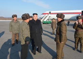 Hình ảnh hiếm hoi Kim Jong-un công du bằng máy bay - Ảnh 2