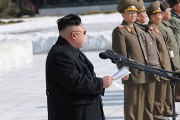 Hình ảnh hiếm hoi Kim Jong-un công du bằng máy bay - Ảnh 5