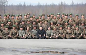Hình ảnh hiếm hoi Kim Jong-un công du bằng máy bay - Ảnh 8