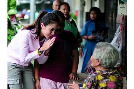 Đối thủ chính trị của bà Yingluck: Trẻ hơn, đẹp hơn và… bốc đồng hơn