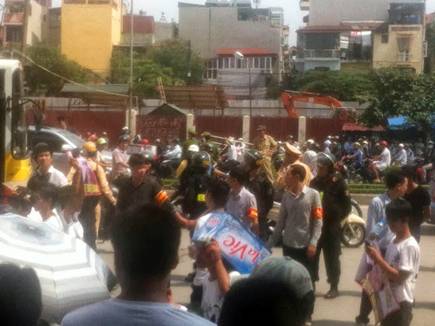 http://4.bp.blogspot.com/-LniBkJQEzEM/Ukuab2Kj9QI/AAAAAAABank/e8a9Qbdfsfk/s640/phientoa-lqq-danlambao2.jpg