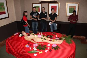 http://img2.tamtay.vn/files/photo2/2012/4/18/11/4968401/4f8e3c80_0044a008_nyotaimori%20-%20naked%20sushi-sushi%20khoa%20than%20%2030.jpg