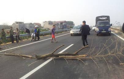 rải đinh, chặn đường, Vĩnh Phúc, cao tốc, Nội Bài - Lào Cai, Bộ Trưởng, Trịnh Đình Dũng