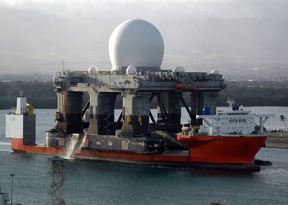 http://yepyep.gibbs12.com/wp-content/uploads/2008/12/800px-blue_marlin_transporting_sea-based_x-band_radar.jpg